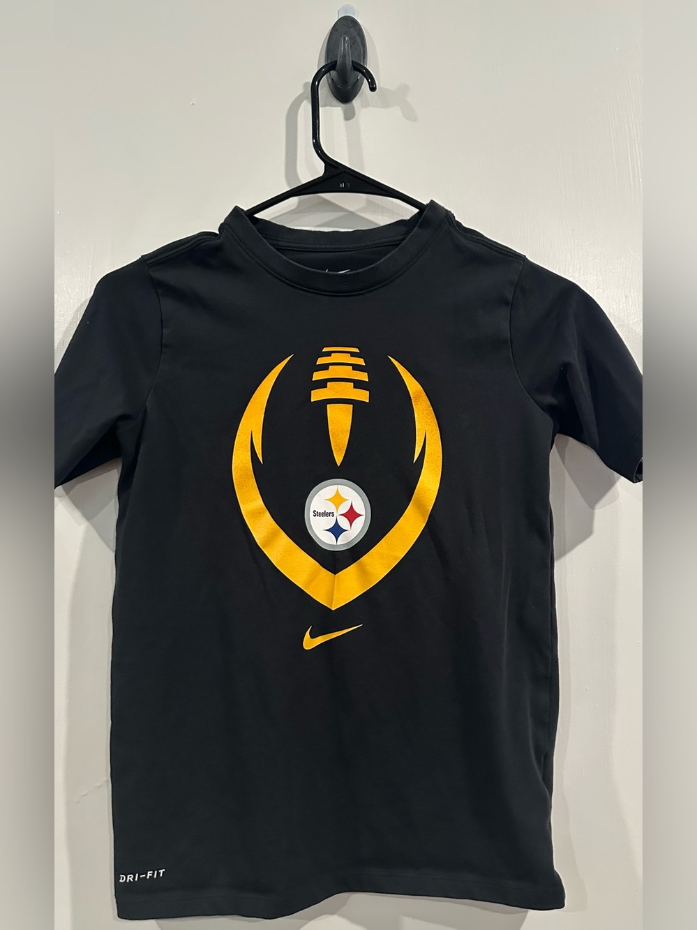 The Nike tee unisex SMALL Pittsburgh Steelers Dri-FIT Graphic Tee fandom sporty